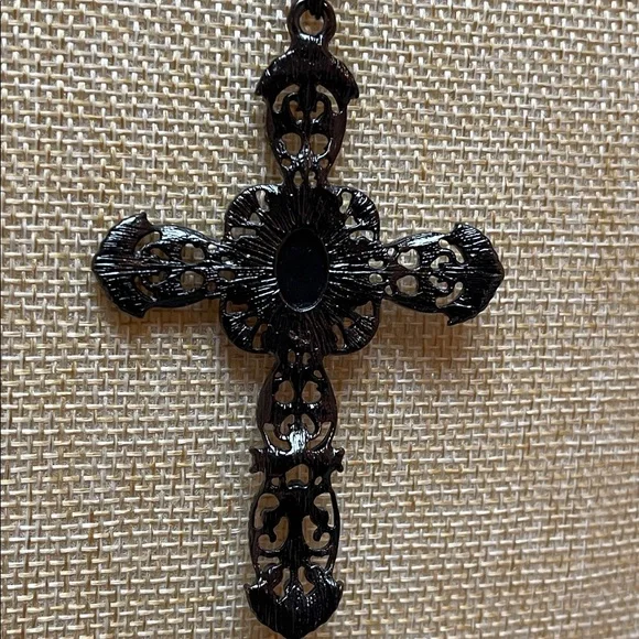 34” Glass Bead Necklace With 3” Black Metal Cross - Picture 4 of 5